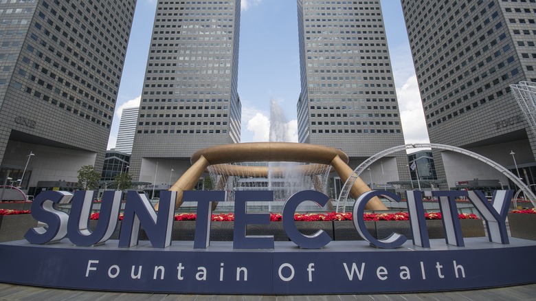 Singapore Suntec City's Fountain of Wealth