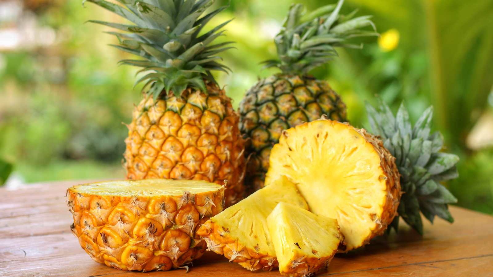 What does it mean when people put an upside pineapple on their porch? -  Quora