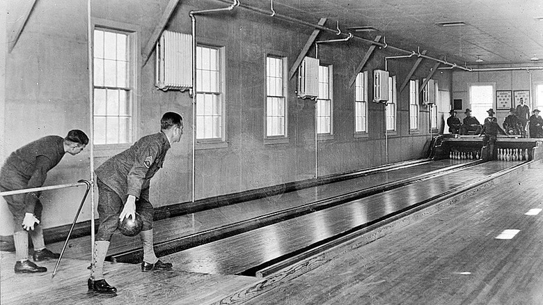 duckpin and 10 pin bowling 