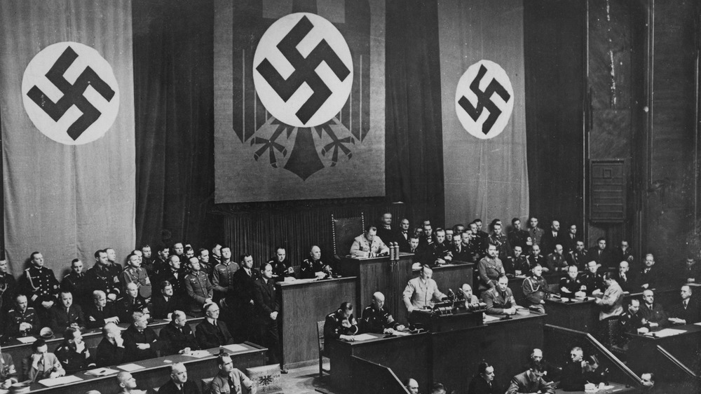 hitler speaking to reichstag