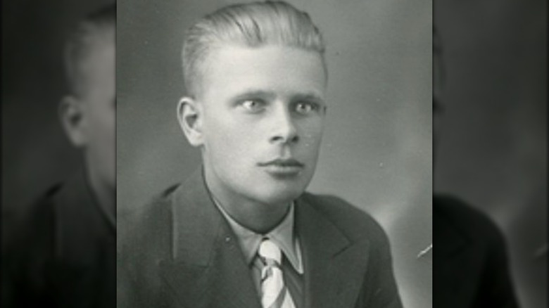 Aimo Koivunen wearing a tie