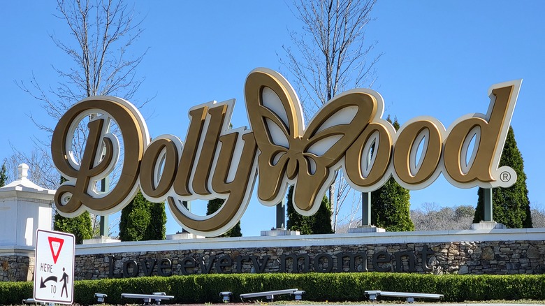 The Dollywood sign