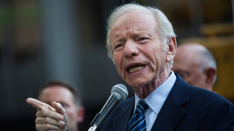 Joe Lieberman speaking microphone