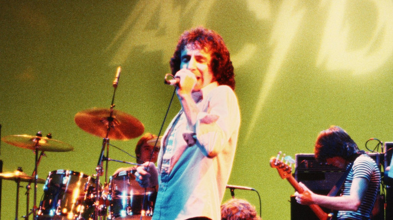 bon scott singing with ac/dc at a rehearsal