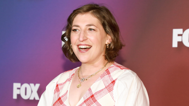 mayim bialik smiling fox