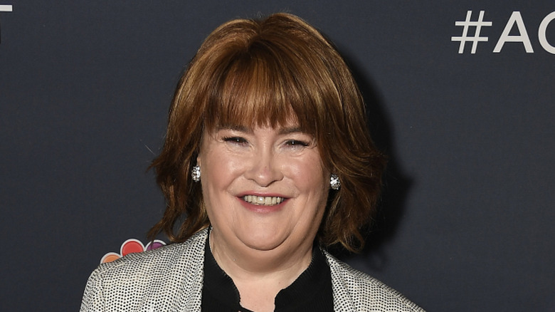 susan boyle smiling black and white jacket