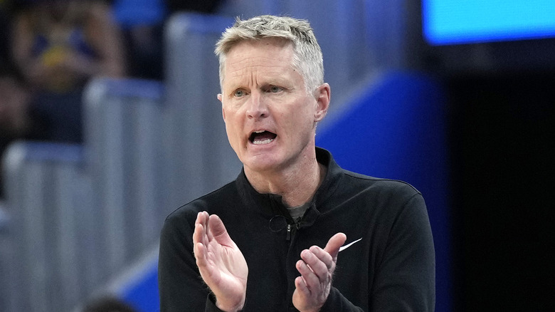 Steve Kerr clapping at a game