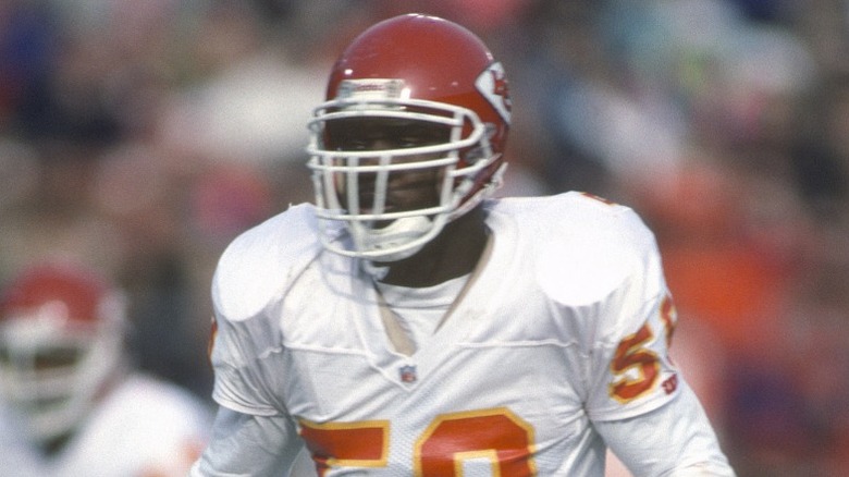 Derrick Thomas plays in a 1991 game