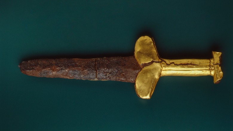 Scythian gold weapon