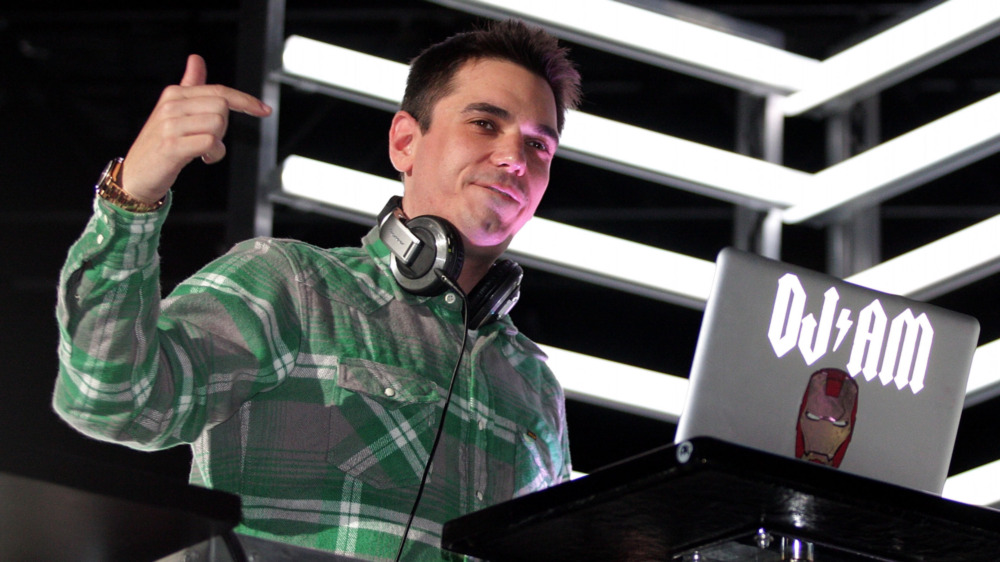 DJ AM deejays onstage