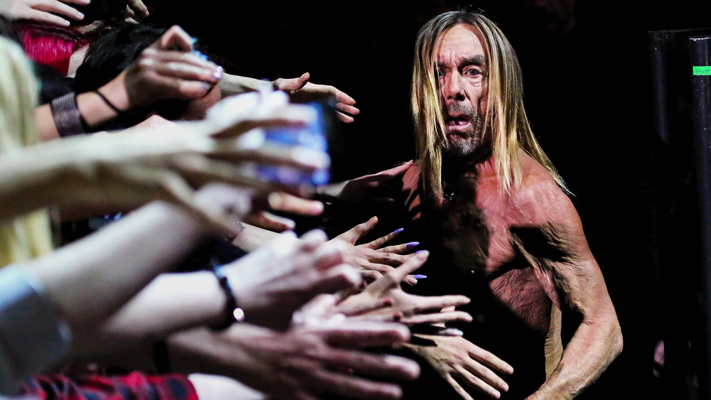 Iggy Pop performs to a Russian crowd in 2017