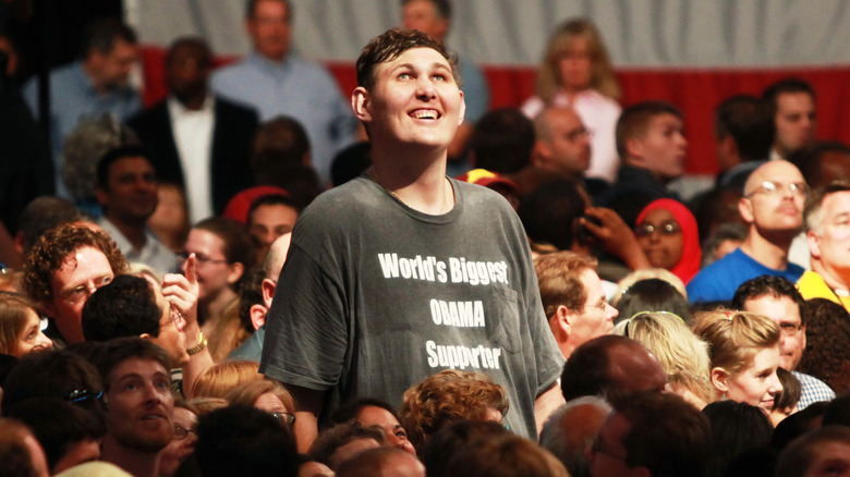 Igor Vovkovinskiy at Obama rally in 2009