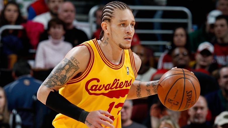 Delonte West dribbling ball