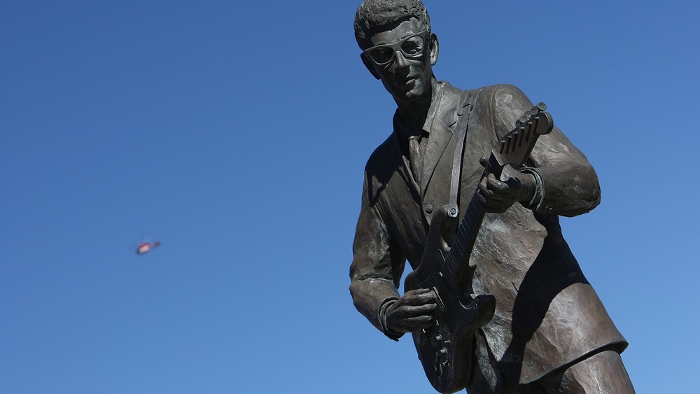 buddy holly statue