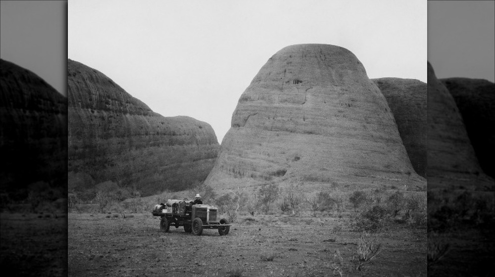 car at ayers rock