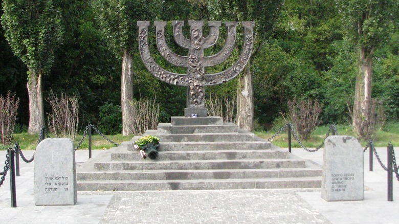 Menorah Babyn Yar 