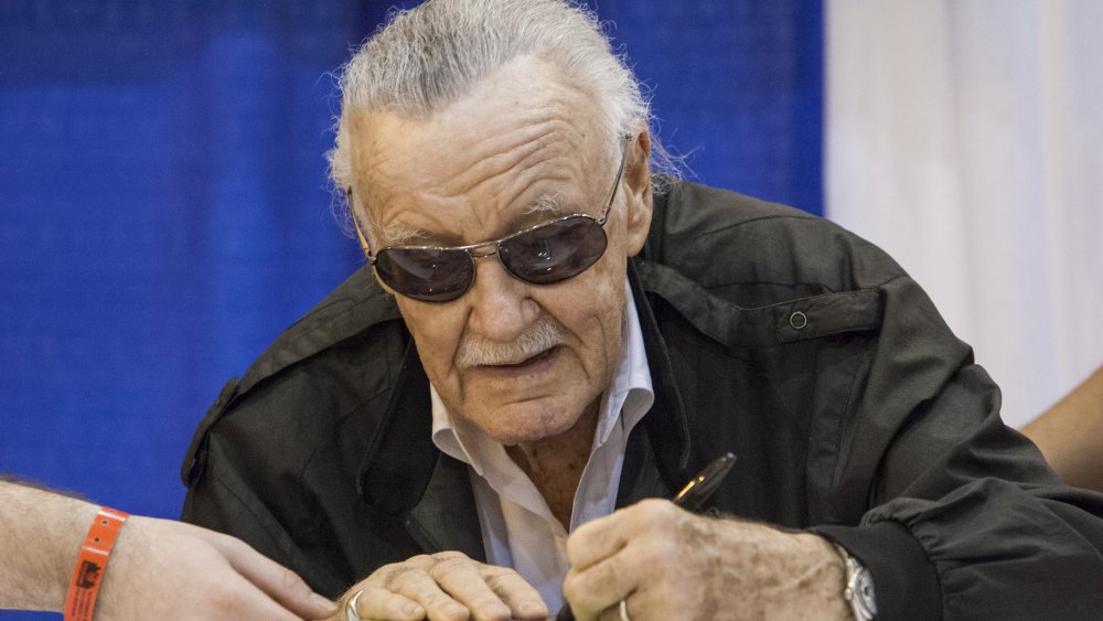 Stan Lee signing autographs