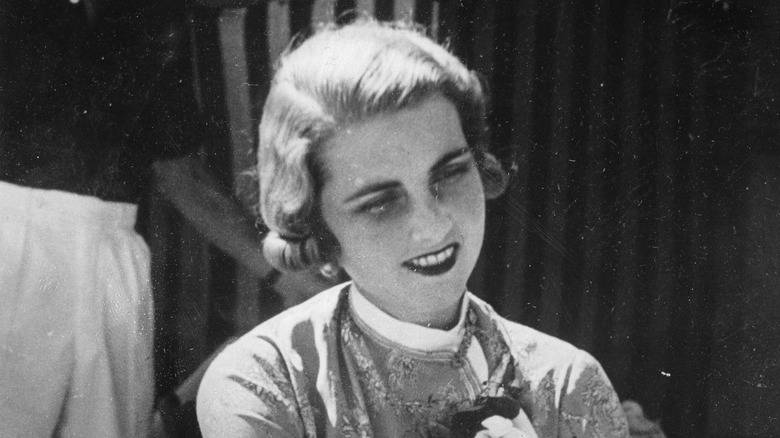 Barbara Hutton 1934 smile