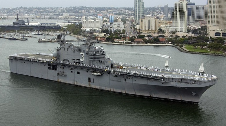 USS Belleau Wood near city