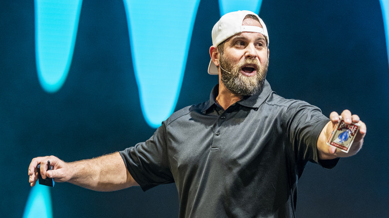 Jon Dorenbos performs a card trick