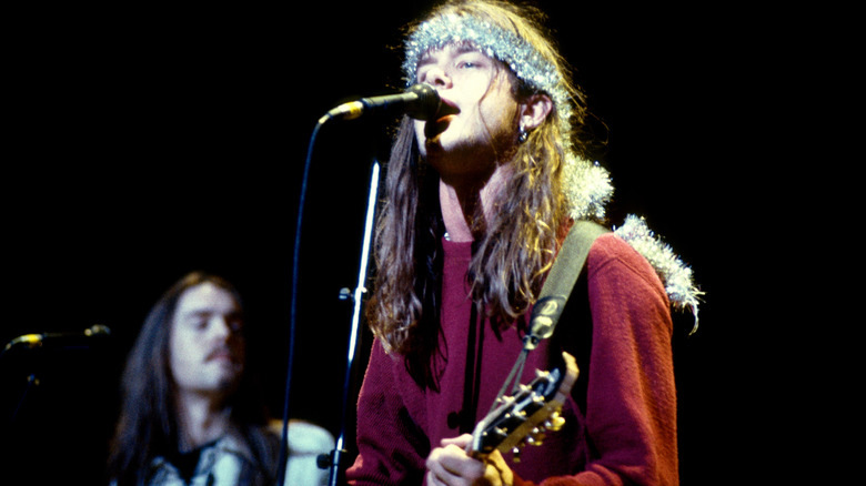 Shannon Hoon tinsel on head performing on stage