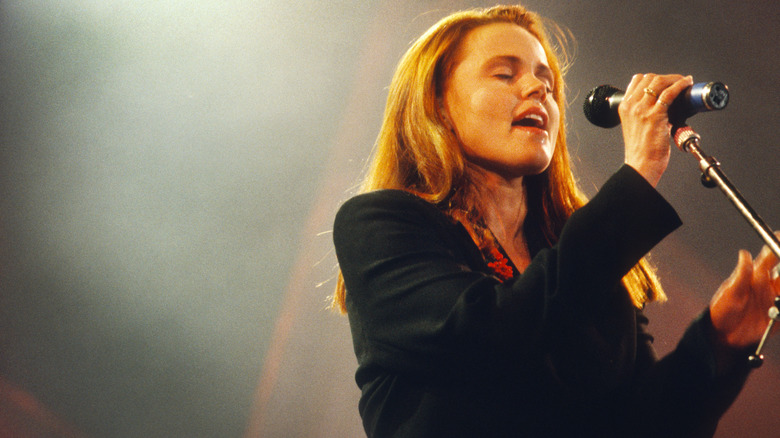 Belinda Carlisle performing in 1989