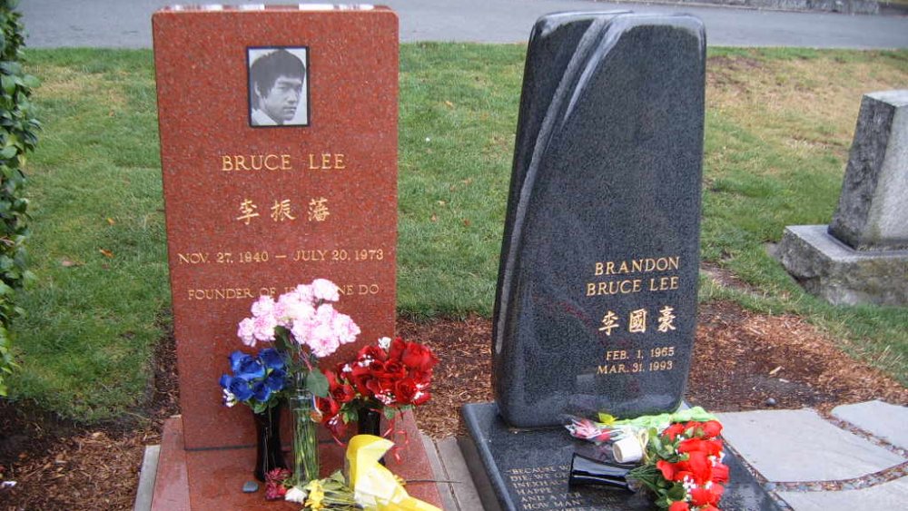 Graves of Brandon and Bruce Lee