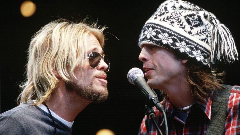 Taylor Hawkins and Dave Grohl sing together