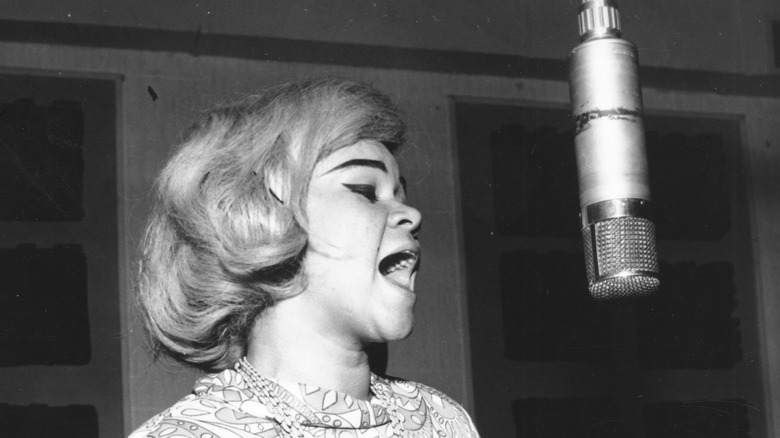 Black and white photo of Etta James singing in 1967