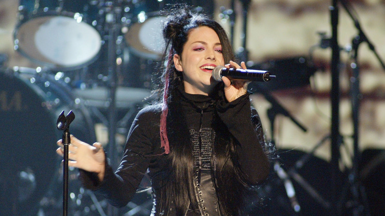 Evanescence's Amy Lee singing