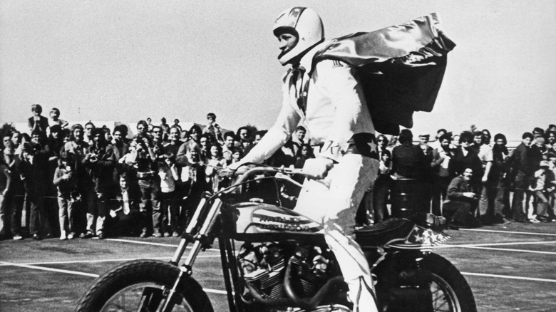 Knievel stuns the crowd again circa 1975