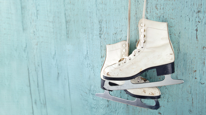 pair of ice skates