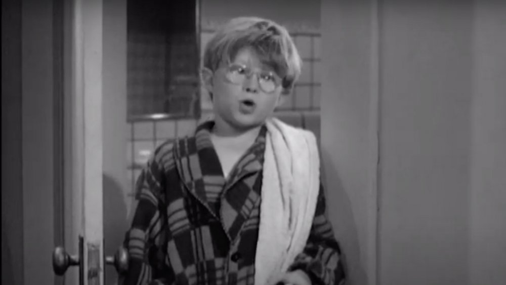 Johnny Doesn't Live Here Anymore (1944) – Froggy In The Shower