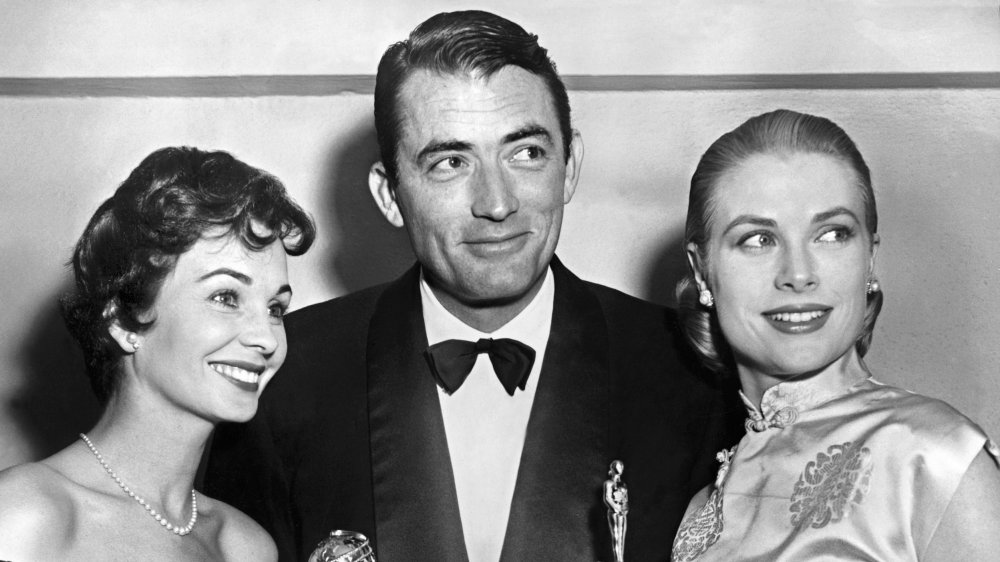 Grace Kelly alongside Gregory Peck and Jean Simmons