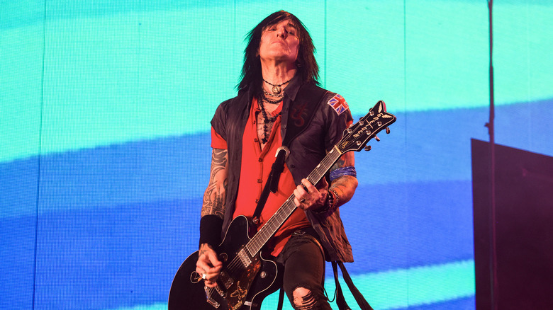 Richard Fortus playing guitar