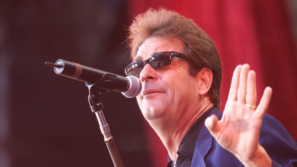 Huey Lewis at mic