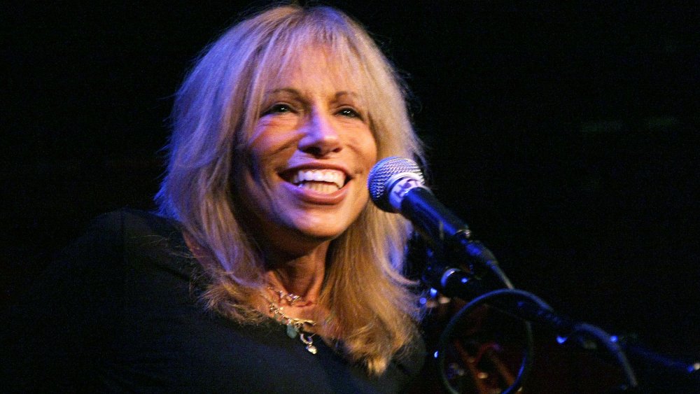 Carly Simon smiling 