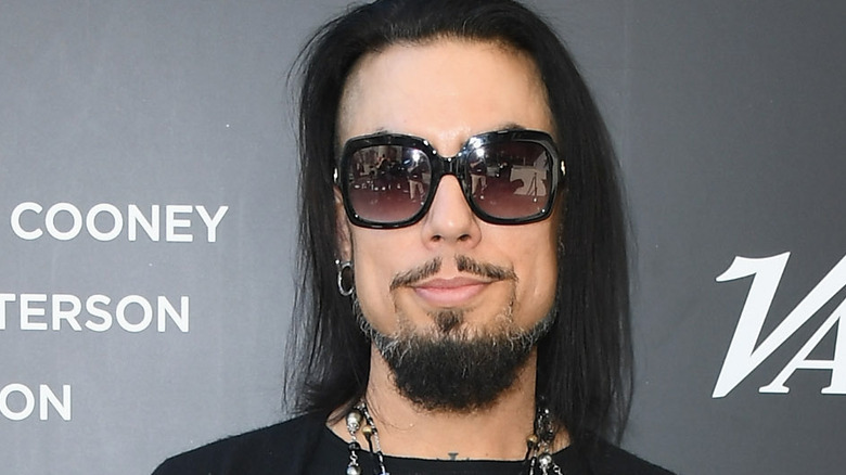 dave navarro sunglasses staring