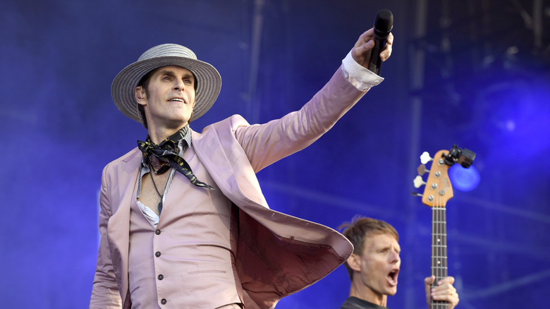 perry farrell looking at crowd big hat