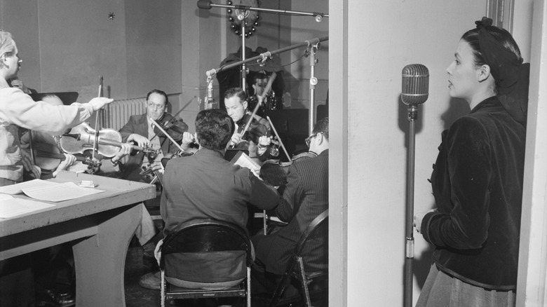 Lena Horne singing with band