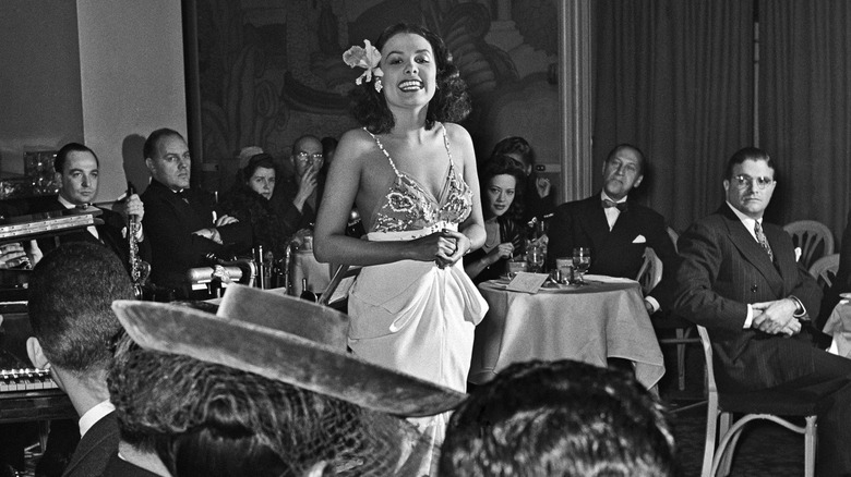 Lena Horne performing to audience