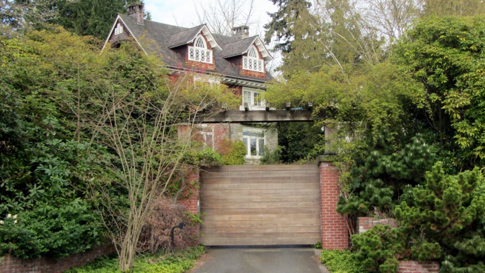 outside view of kurt cobain's seattle home