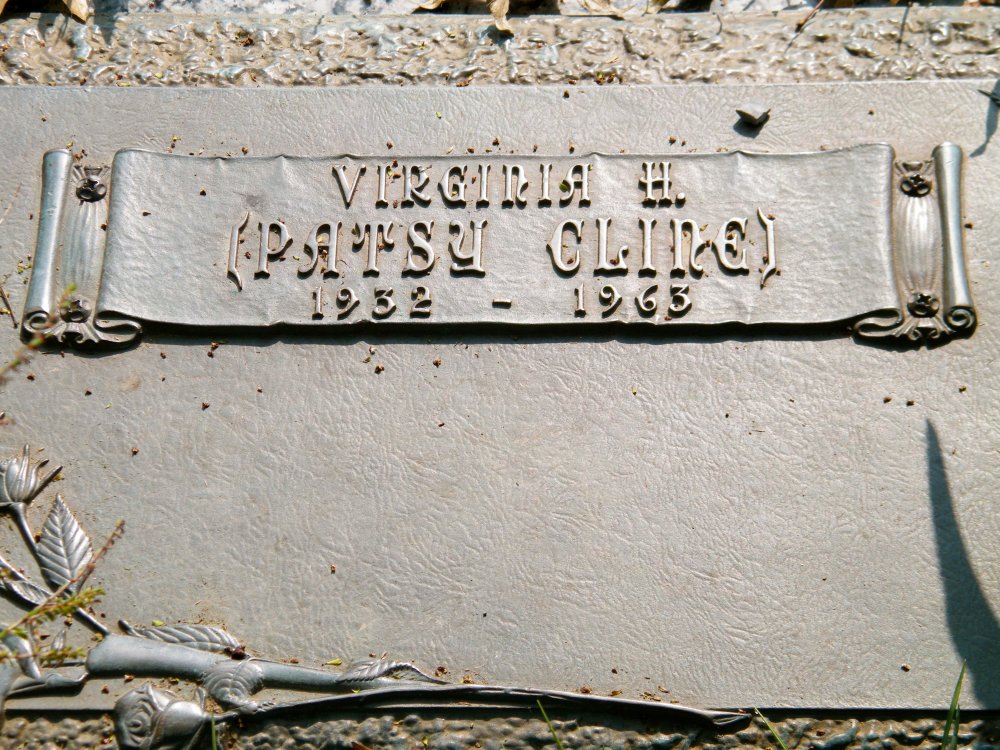 Patsy Cline's gravestone