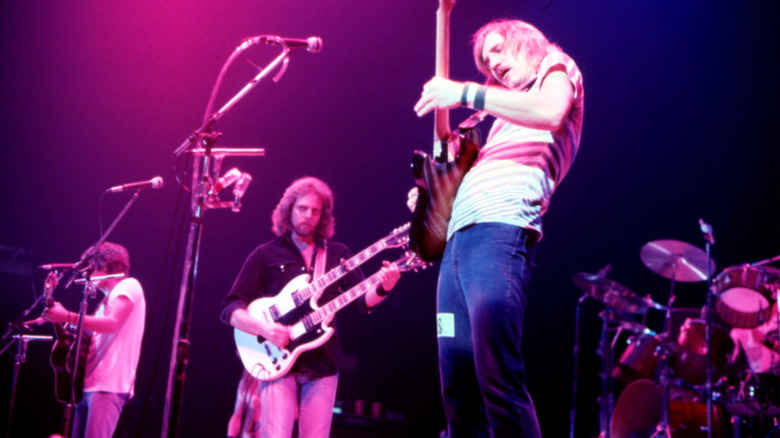 glenn frey and joe walsh performing 