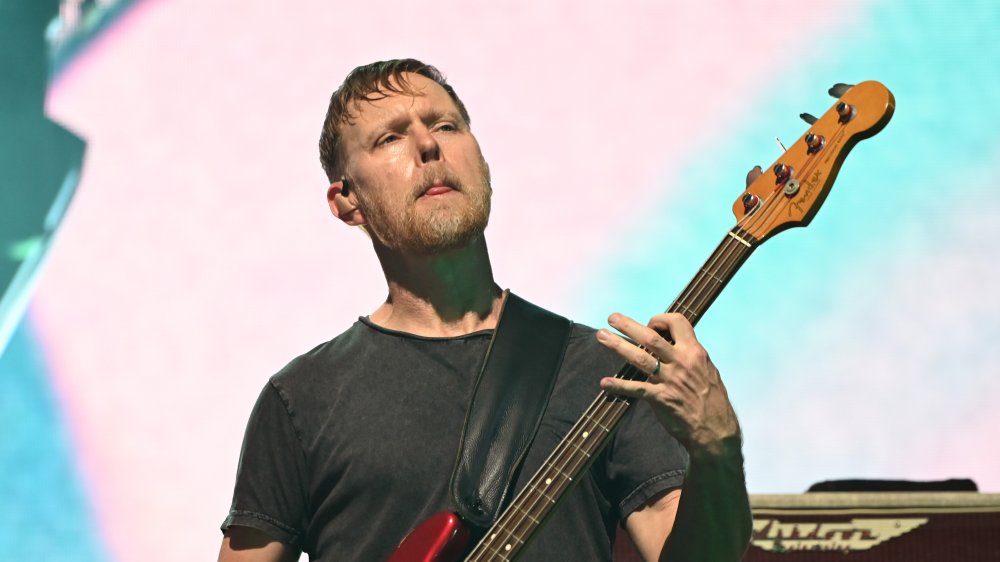 Nate Mendel playing guitar