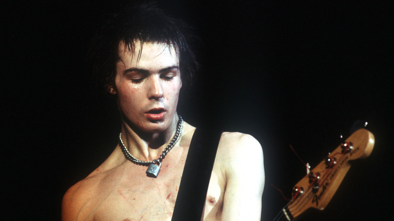 sid vicious performing