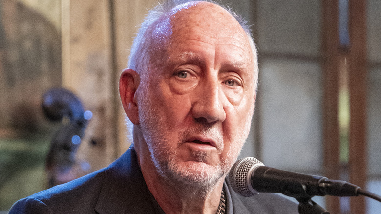 Pete Townshend sad at microphone