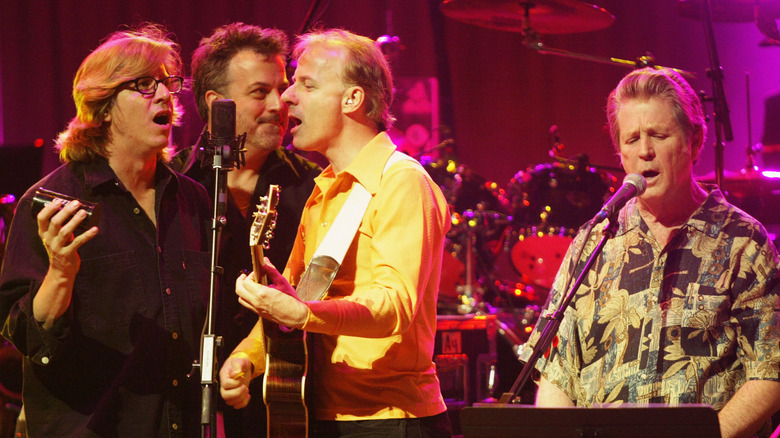 Brian Wilson onstage with band at 2004 Smile tour