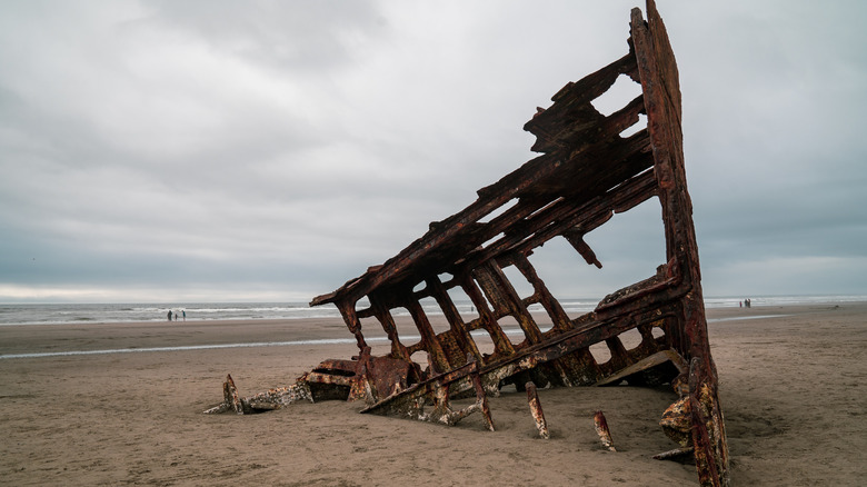 picture of a shipwreck