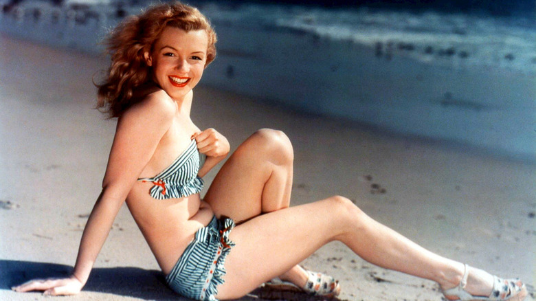 Marilyn Monroe in swimsuit, late 1940s